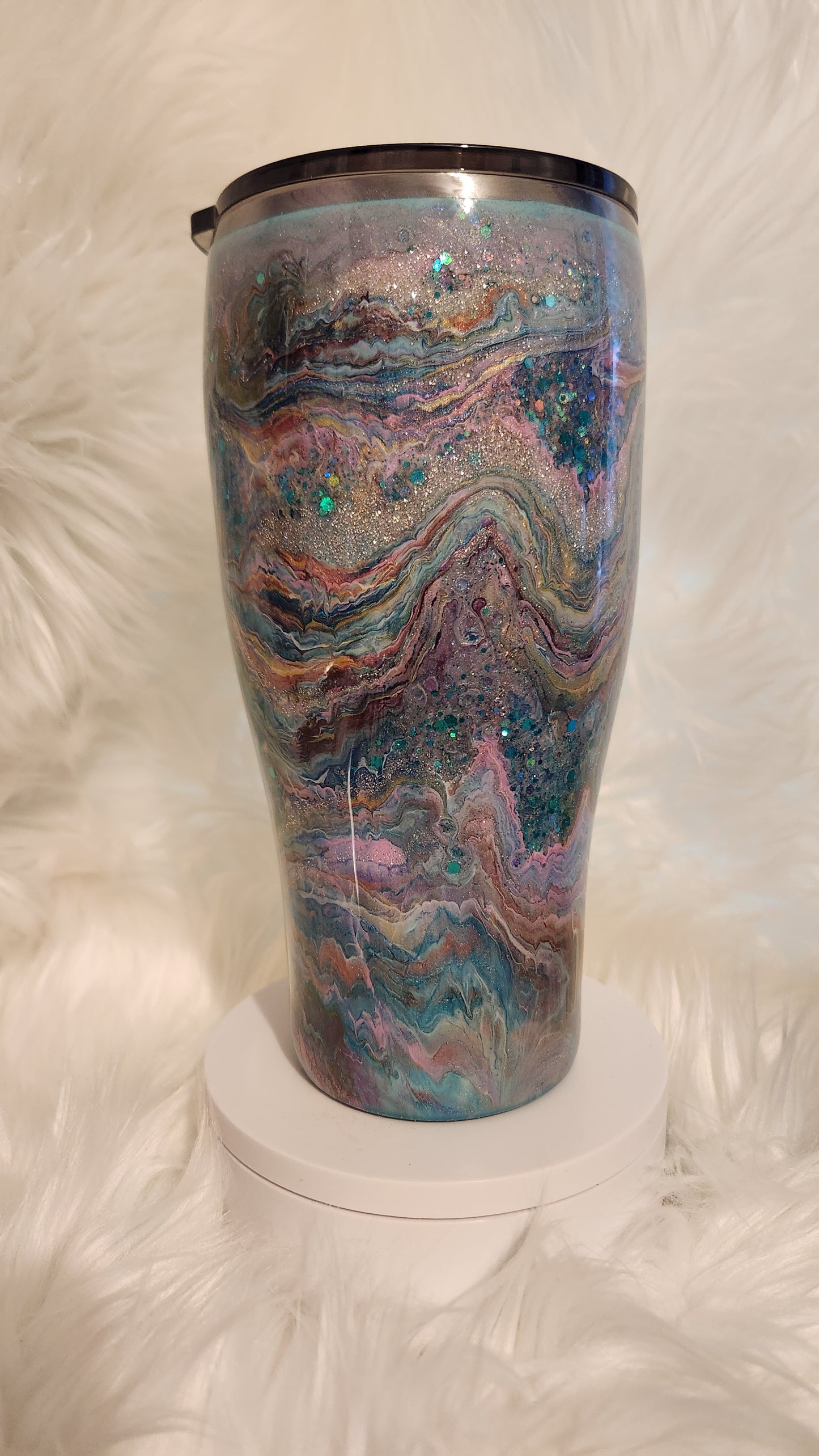 20. 24 oz. Modern Curve (Pastel Lemon Goose)